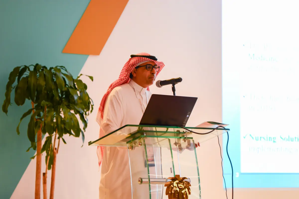 الرئيس التنفيذي لشركة حلول التمريض يقدّم محاضرة في مستشفى قوى الأمن حول اختبار التقدّم في تعليم التمريض